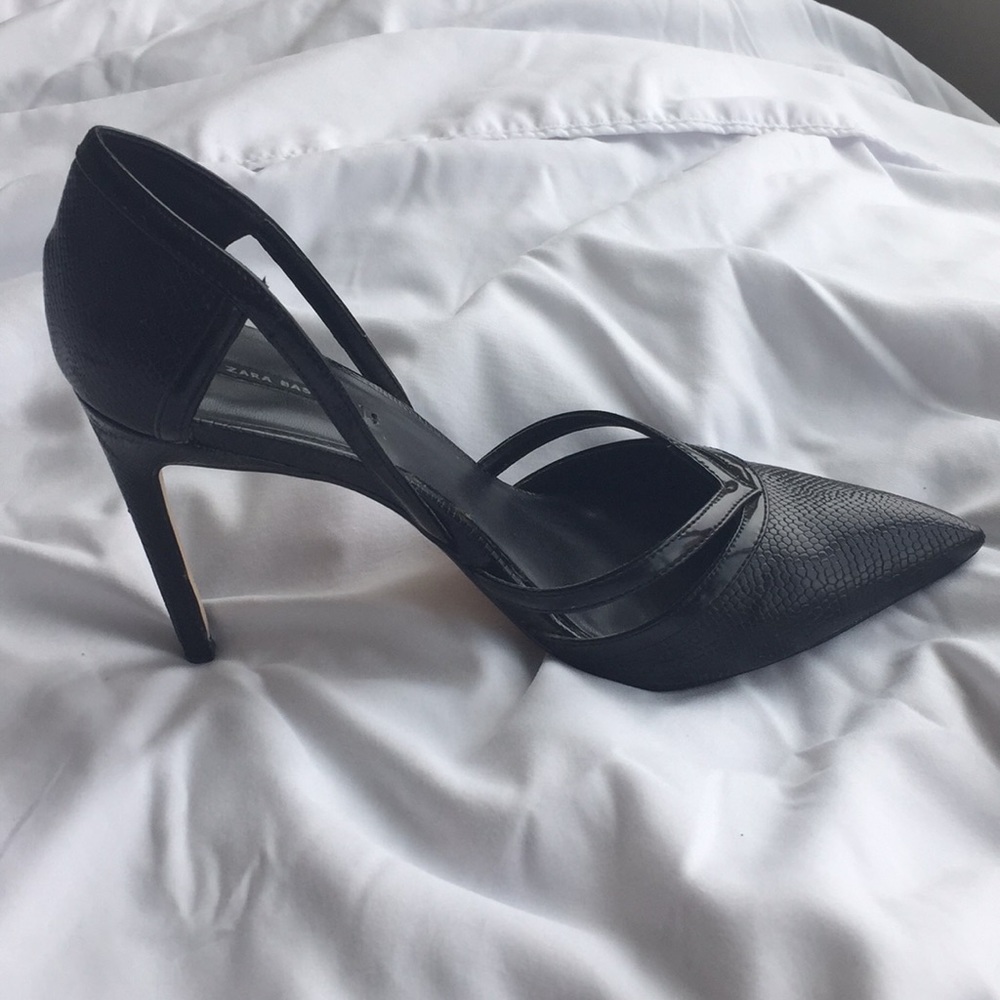 Black d’orsay pump